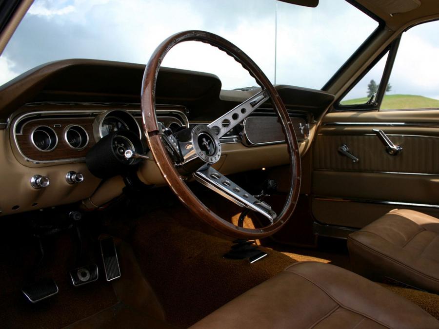 Интерьер Ford Mustang GT Fastback 1965 года  (фото 5 из 19)